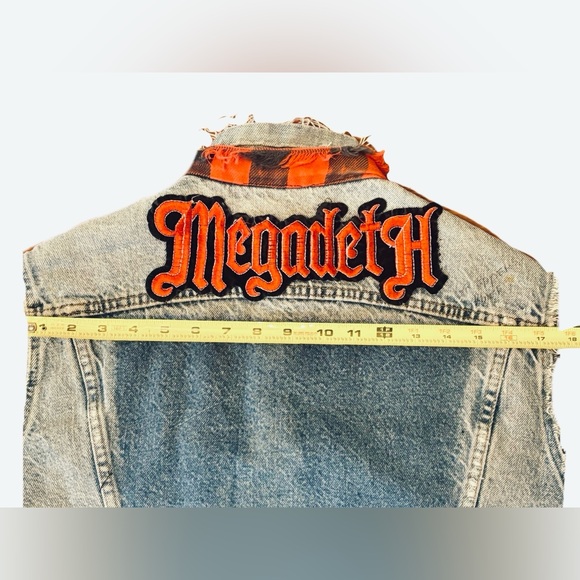 Vintage Levi’s Denim Vest Customized & Distressed w/ Megadeath Iron Maiden Patch - Picture 9 of 11